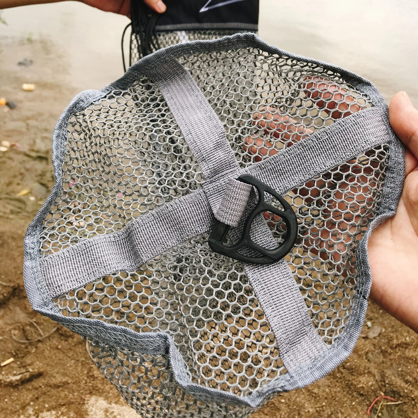 Fishing Gear for Stream Fishing: Portable Foldable Fish Care with Quick Dry, Mesh Pocket and Drawstring，Fish Basket and Keepnet